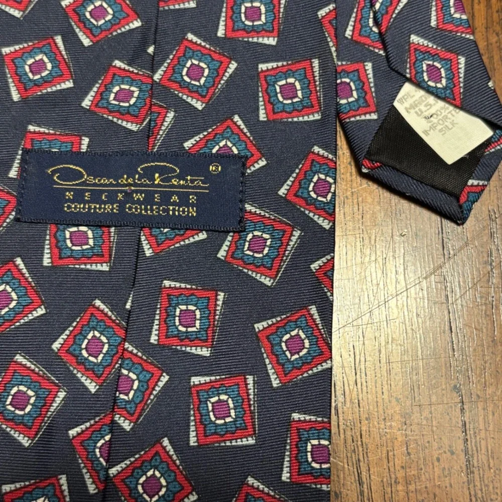 Oscar de la Renta Couture Collection Mens Silk Tie Navy Geometric Medallion USA‎
